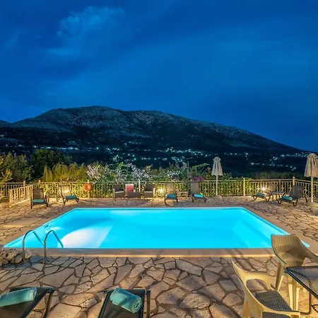 Villa Regina -Hidden Eden With Treehouse & Heated Pool