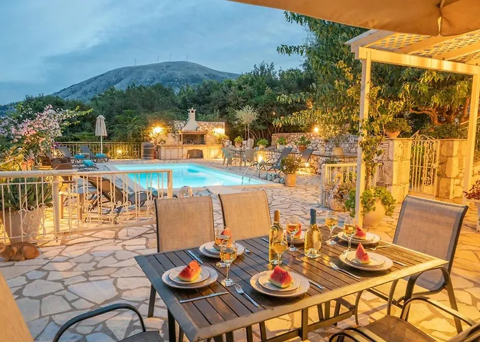Regina -hidden Eden With Treehouse & Heated Pool Villa Ajía Effimía