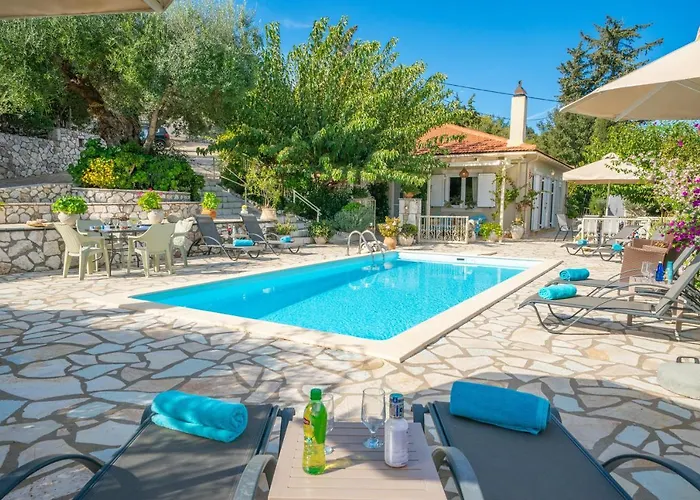 Villa Regina -hidden Eden With Treehouse & Heated Pool Ajía Effimía