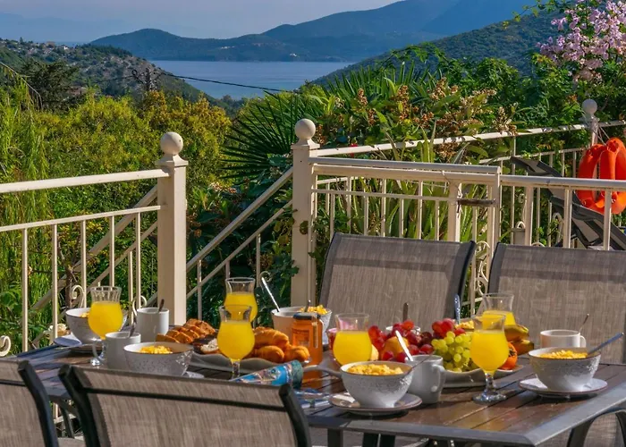 Villa Regina -hidden Eden With Treehouse & Heated Pool