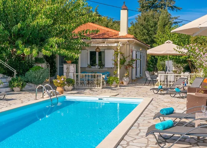 Regina -hidden Eden With Treehouse & Heated Pool Villa *