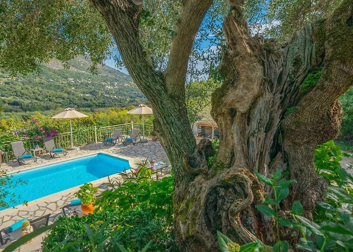Regina -hidden Eden With Treehouse & Heated Pool Ajía Effimía