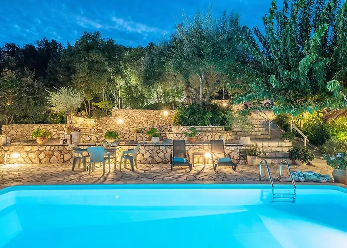 Regina -hidden Eden With Treehouse & Heated Pool