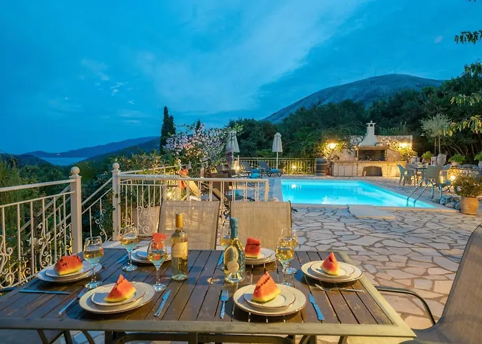 Regina -hidden Eden With Treehouse & Heated Pool