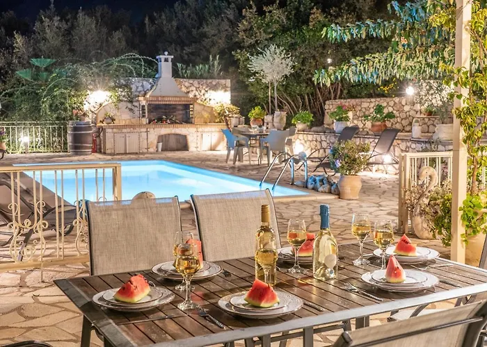 Regina -hidden Eden With Treehouse & Heated Pool Ajía Effimía