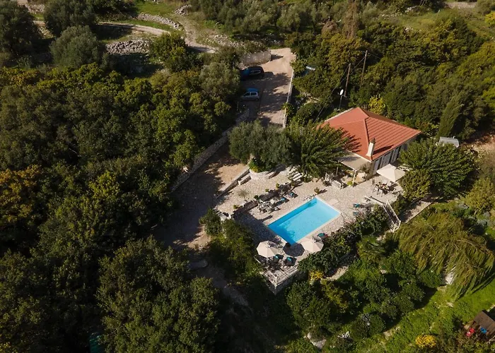 Regina -hidden Eden With Treehouse & Heated Pool Villa Ajía Effimía