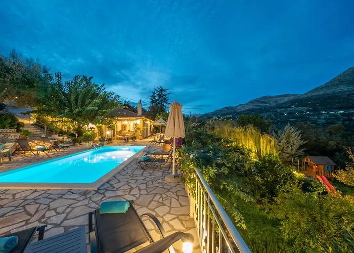 Regina -hidden Eden With Treehouse & Heated Pool Villa Ajía Effimía