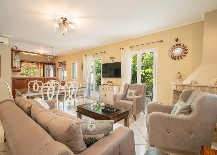 Regina -hidden Eden With Treehouse & Heated Pool *