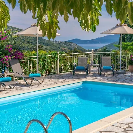 Villa Regina -Hidden Eden With Treehouse & Heated Pool 빌라 *