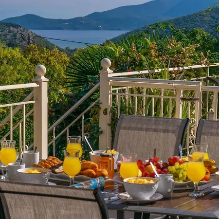 Villa Regina -hidden Eden With Treehouse & Heated Pool