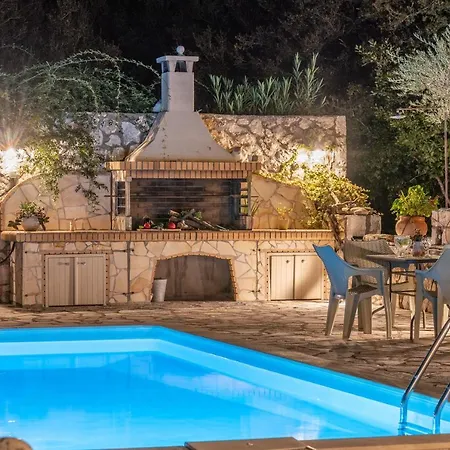 Villa Regina -hidden Eden With Treehouse & Heated Pool Agia Efimia