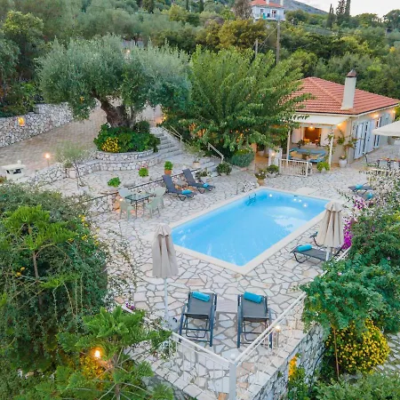 Villa Regina -hidden Eden With Treehouse & Heated Pool Agia Efimia