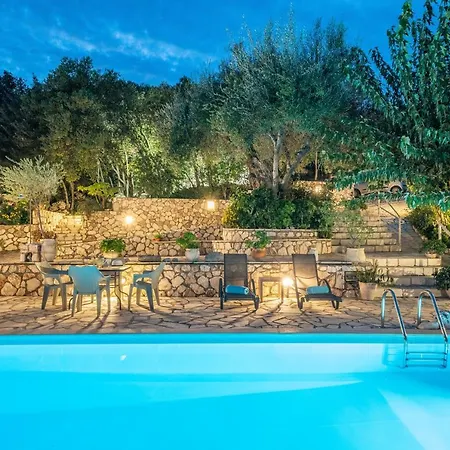 Regina -hidden Eden With Treehouse & Heated Pool