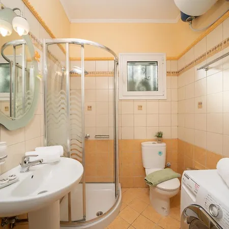 Villa Regina -hidden Eden With Treehouse & Heated Pool