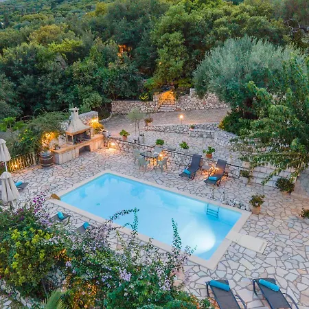 Villa Regina -hidden Eden With Treehouse & Heated Pool Agia Efimia