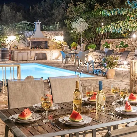 Regina -hidden Eden With Treehouse & Heated Pool Agia Efimia