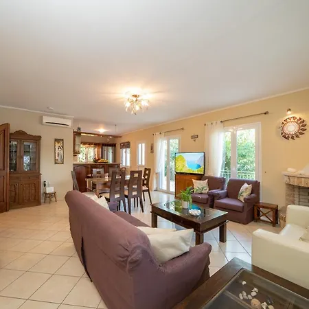 Villa Regina -Hidden Eden With Treehouse & Heated Pool Villa Agia Efimia
