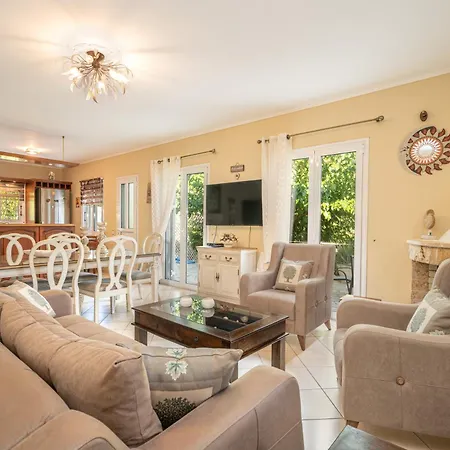 Regina -hidden Eden With Treehouse & Heated Pool *