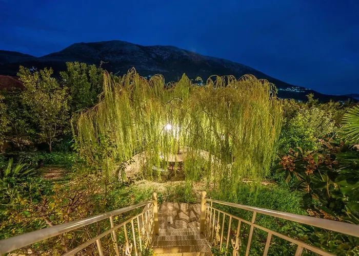 Villa Regina -Hidden Eden With Treehouse & Heated Pool Agia Efimia