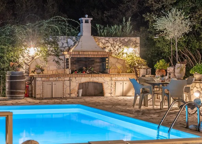 Vila Villa Regina -Hidden Eden With Treehouse & Heated Pool Agia Efimia