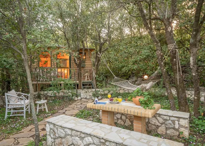 Villa Regina -Hidden Eden With Treehouse & Heated Pool